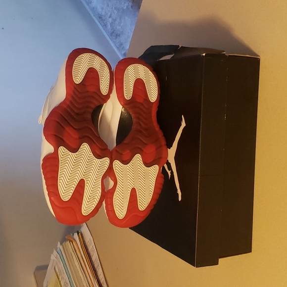 Air Jordan 11 Retro Low - Concord - 2012 - Picture 5 of 6